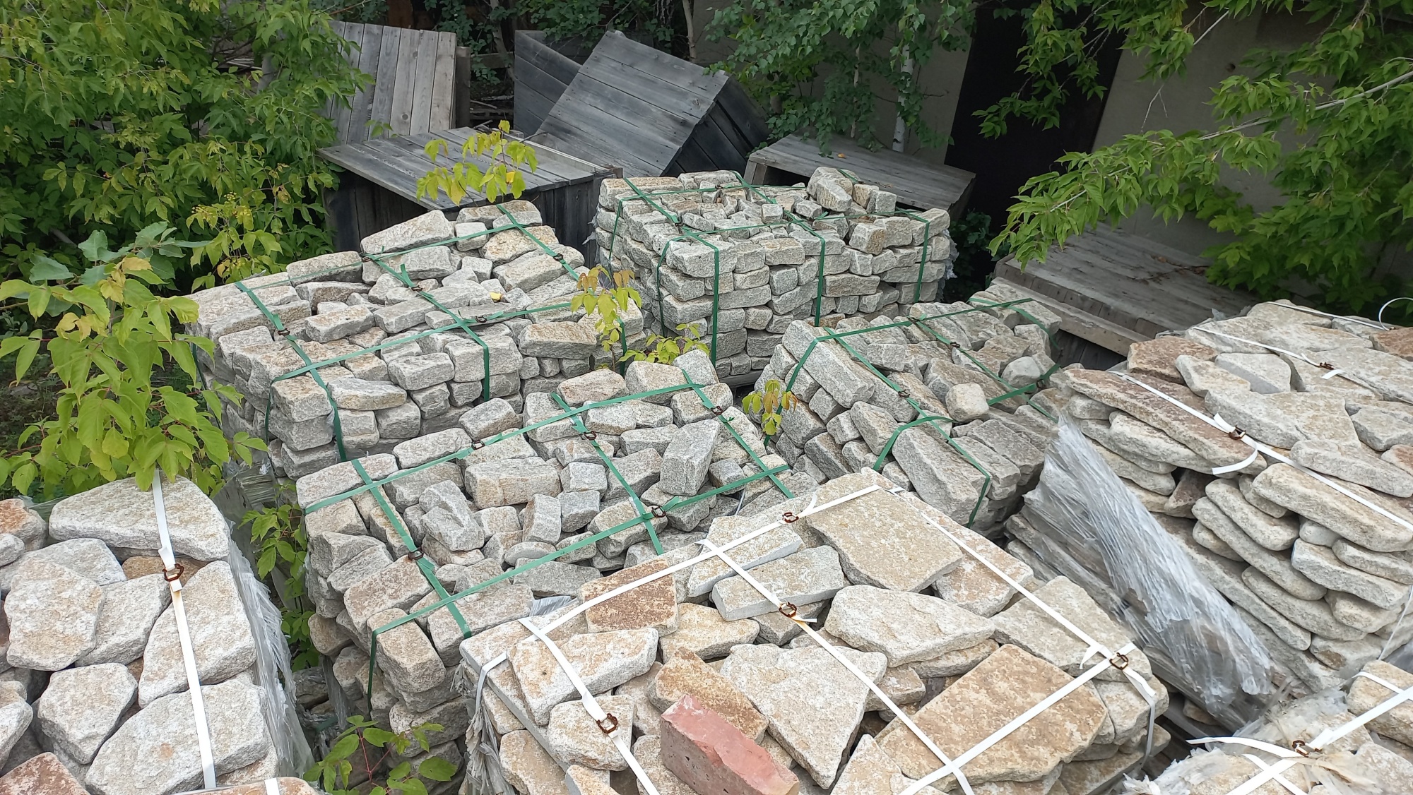 Плитняк галтованный гранитный для ландшафтного дизайна купить в Вологде