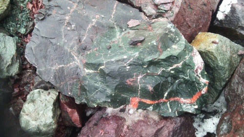 Гигантские зелёные валуны для ландшафтного дизайна весом более 5 тонн купить в Вологде