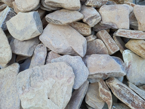 Златолит жёлтый, жёлто-зелёный глыбки и валуны для ланшафтного дизайна купить в Вологде