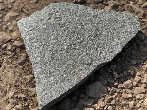 Плитняк златолит Уральский для цоколя, отмостки купить в Вологде