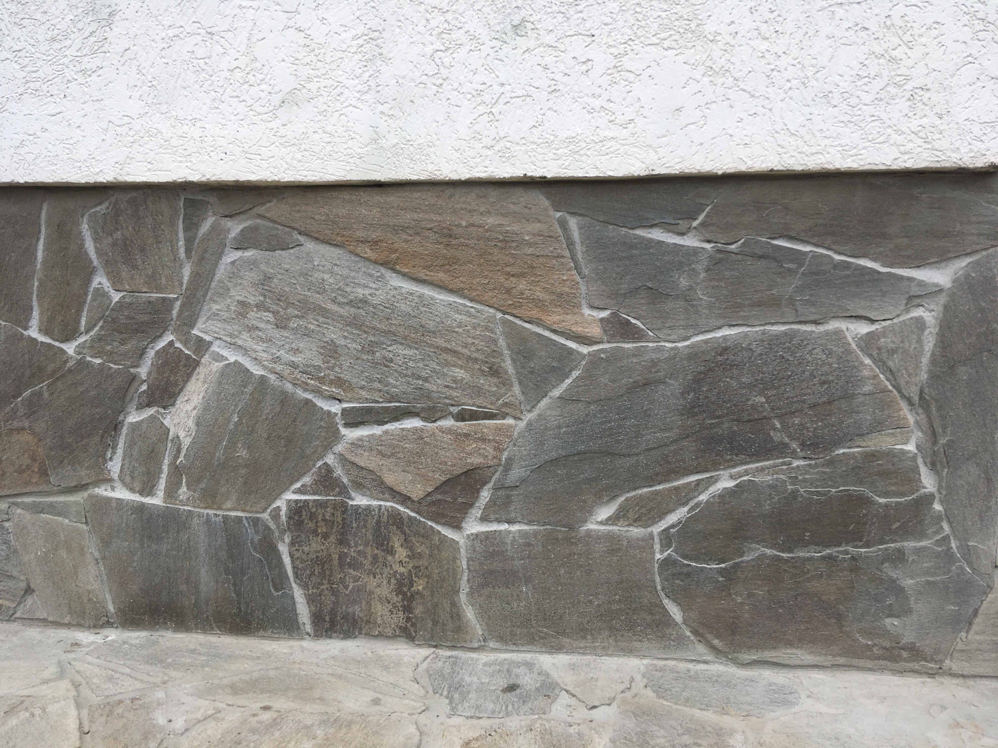 Плитняк златолит Уральский для цоколя, отмостки купить в Вологде