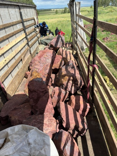 Ландшафтные глыбы красно-фиолетовые 200-1000 килограмм купить в Вологде