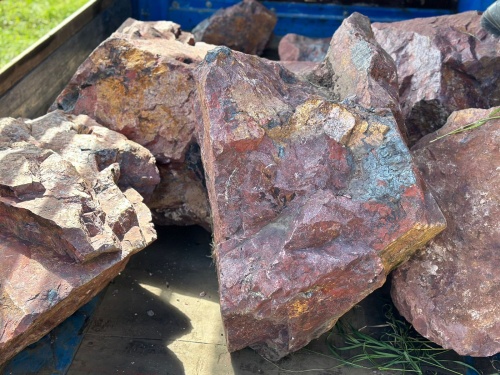 Ландшафтные глыбы красно-фиолетовые 200-1000 килограмм купить в Вологде