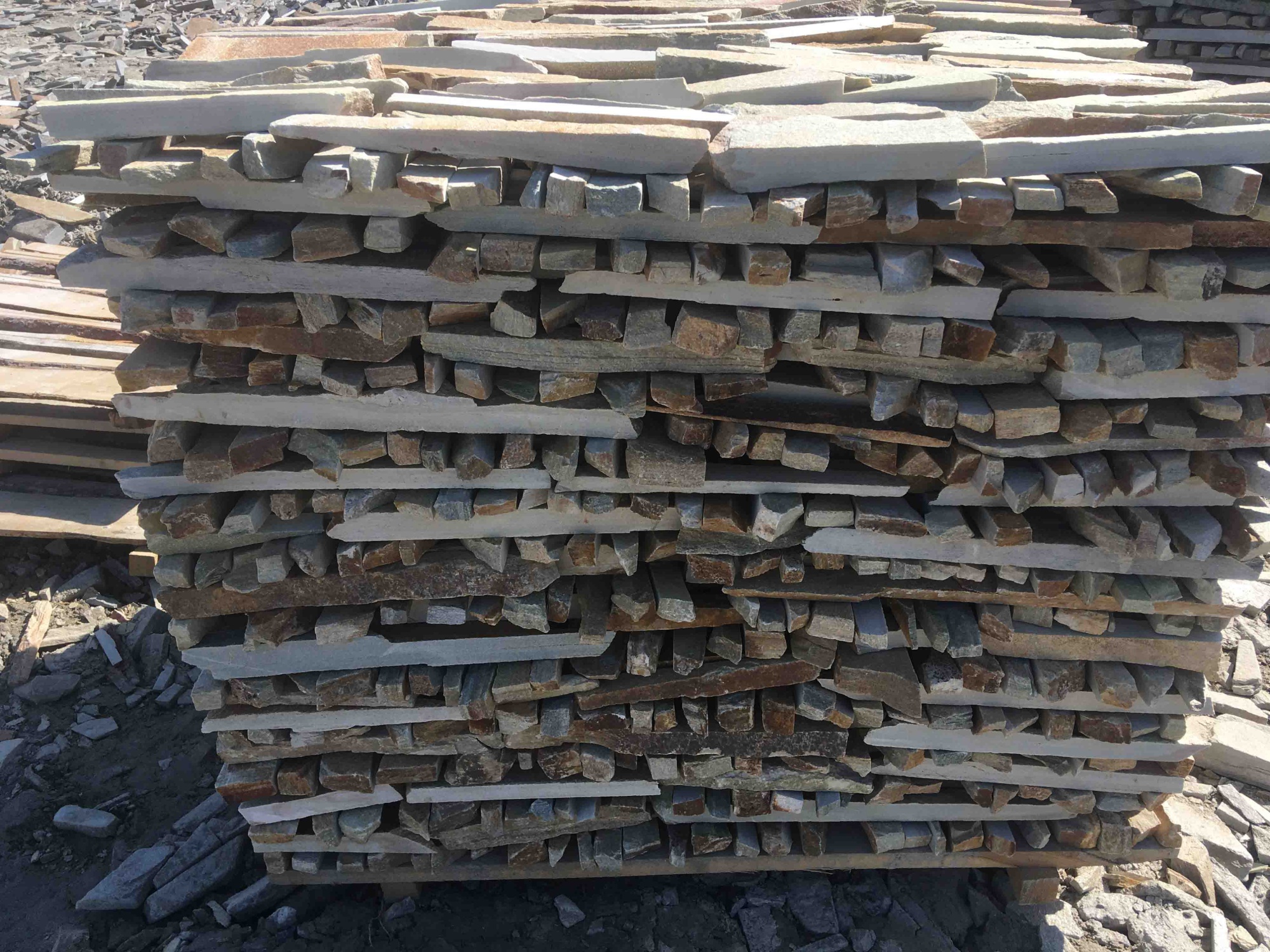 Горбушка златолит золотистый для облицовки купить в Вологде