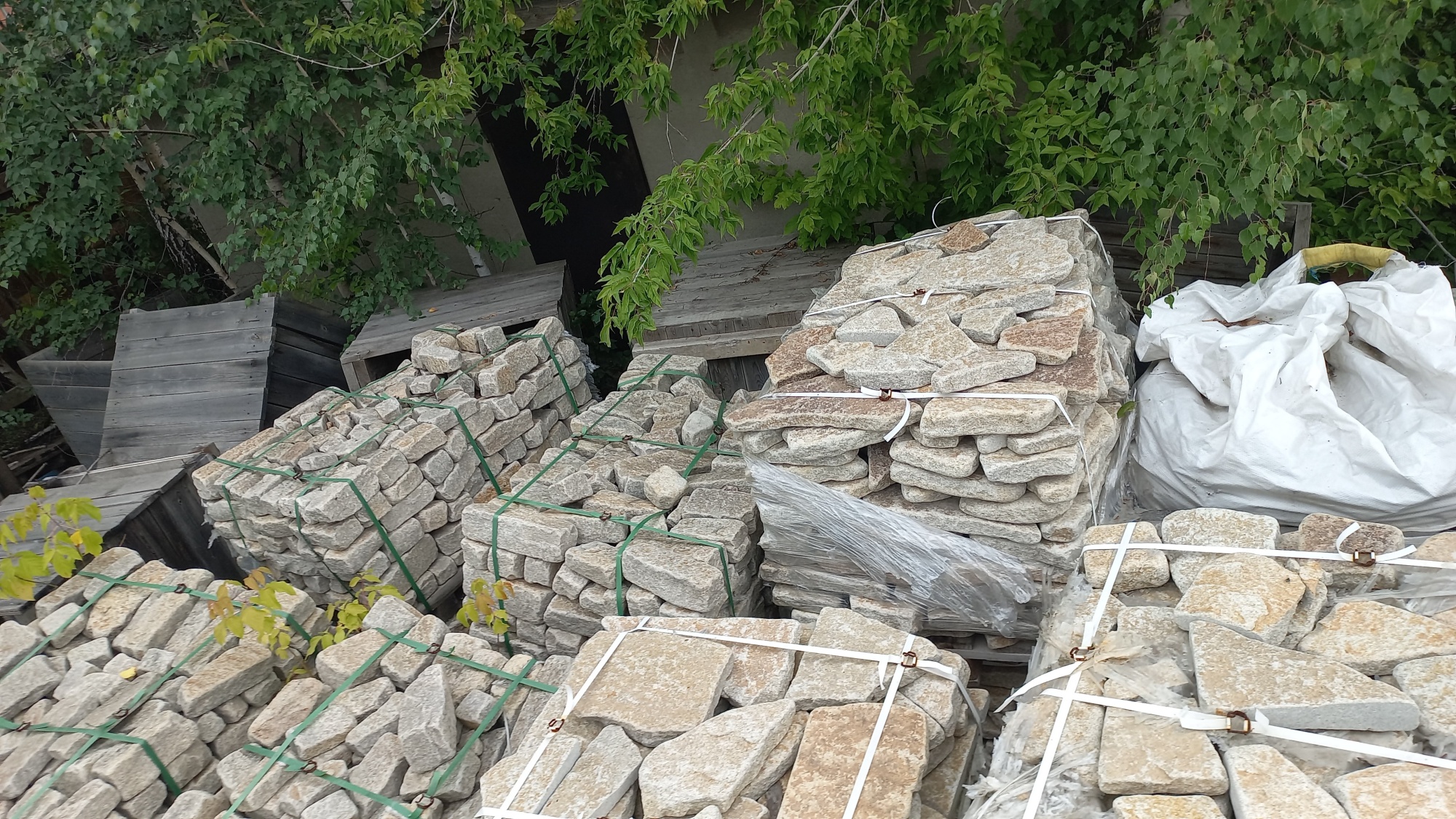 Плитняк гранитный галтованный купить в Вологде