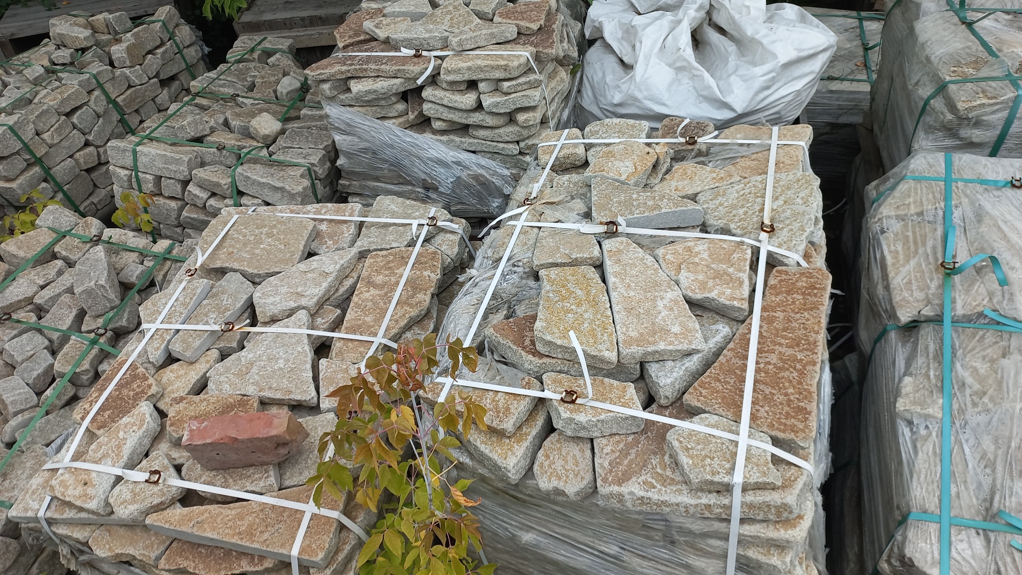 Плитняк гранитный галтованный купить в Вологде