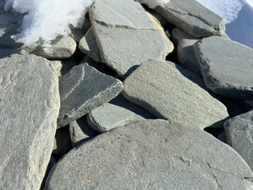 Плитняк златолит зелёный галтованный для цоколя купить в Вологде