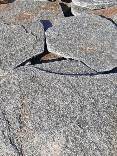 Златолит серебристый галтованный для лестниц купить в Вологде